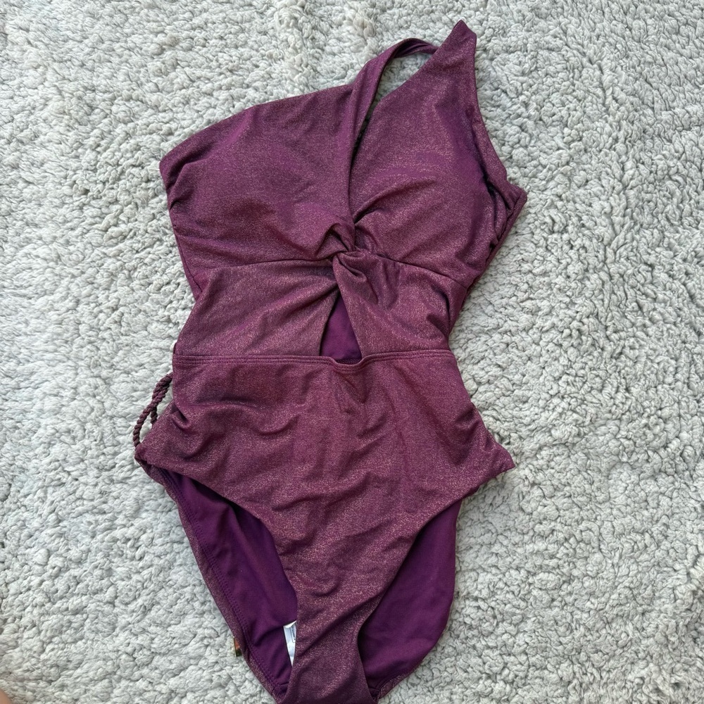 NWOT Time & Tru Godess One Piece Swimsuit
Burgundy Metalic Cut Out Padded - Picture 3 of 5